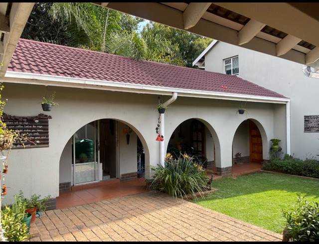 4 BEDROOM HOUSE FOR SALE IN VANDERBIJLPARK SE 2